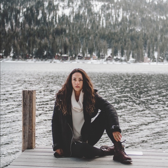 Meet your Posher, Liv - Picture 1 of 1